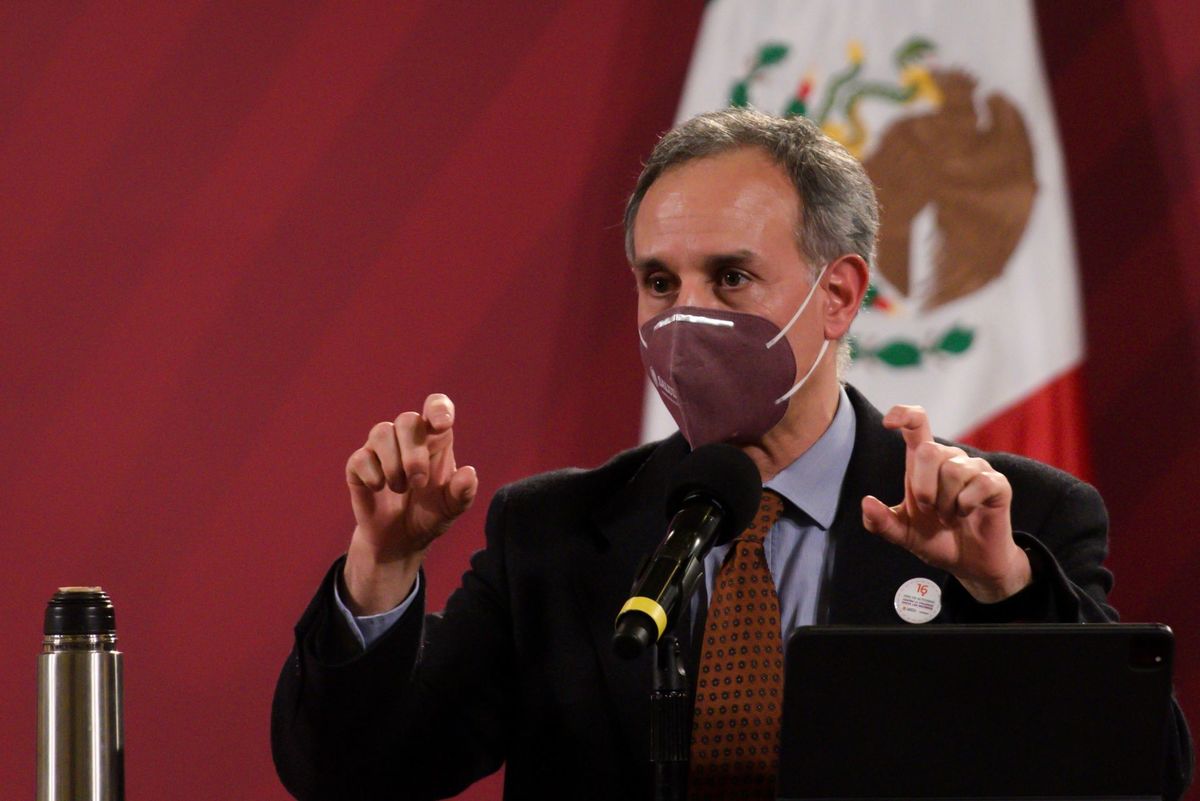 El subsecretario de Salud calificó como esperanzadora la noticia de la aprobación de la vacuna en EU. (Cuardoscuro)