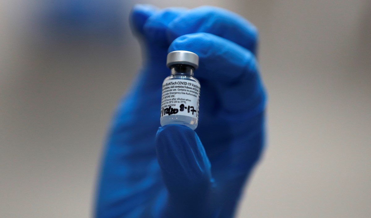 Cofepris analiza uso de emergencia de la vacuna desarrollada por Pfizer. | AP