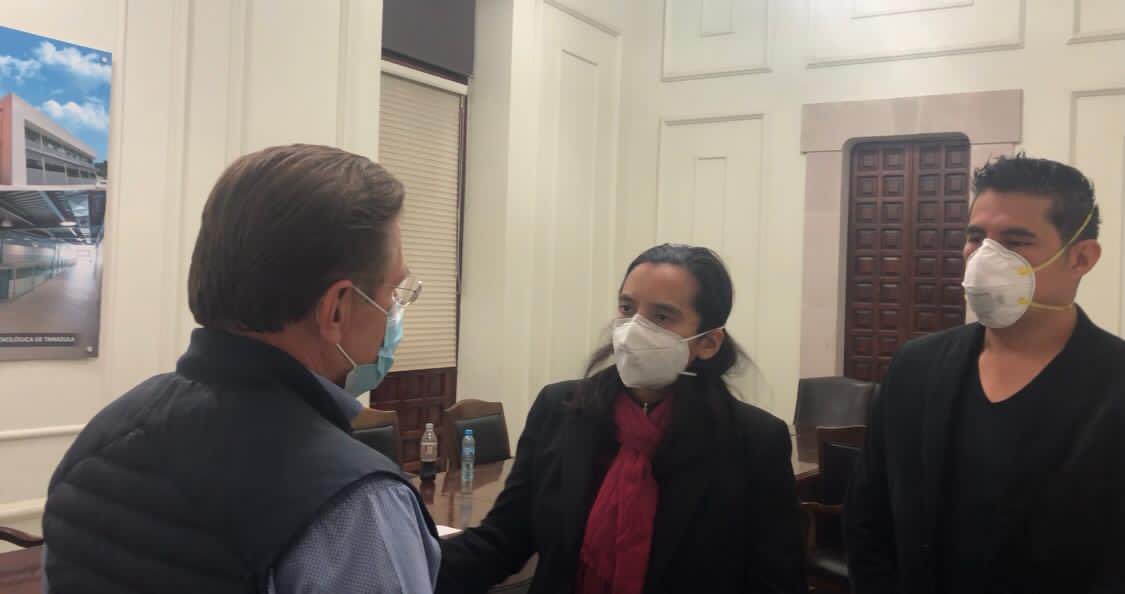 El gobernador de Durango se reunió con la doctora Azucena Calvillo y su esposo. (Especial)