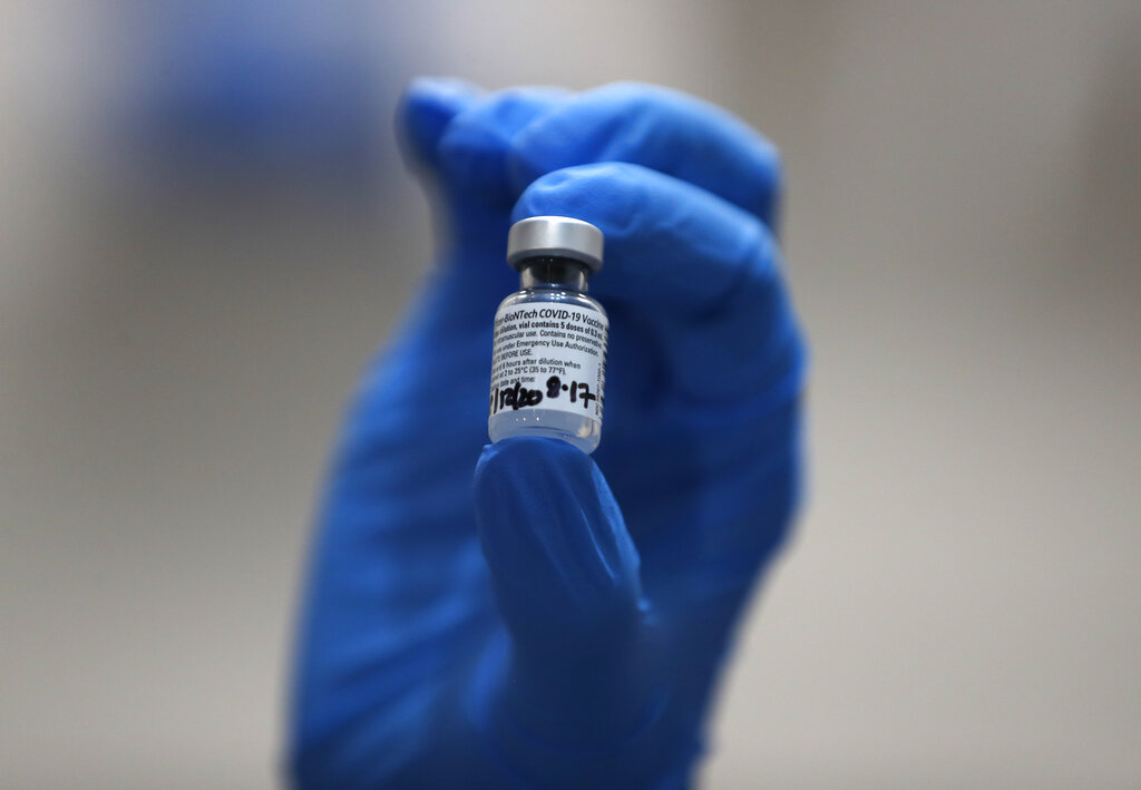 La vacuna contra el covid-19 de Pfizer y BioNTech ya tiene la aprobación sanitaria en tres países. (AP)