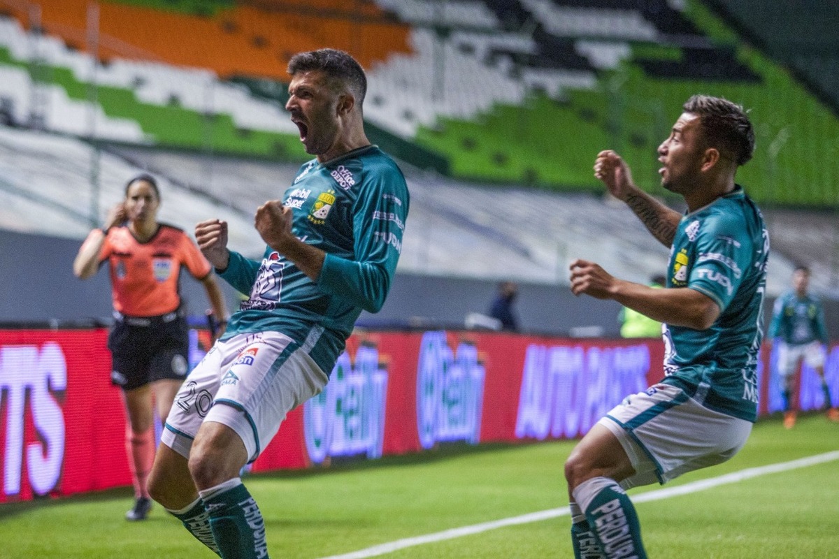 Al descanso, un gol de Emmanuel Gigliotti acerca a León a su octavo título