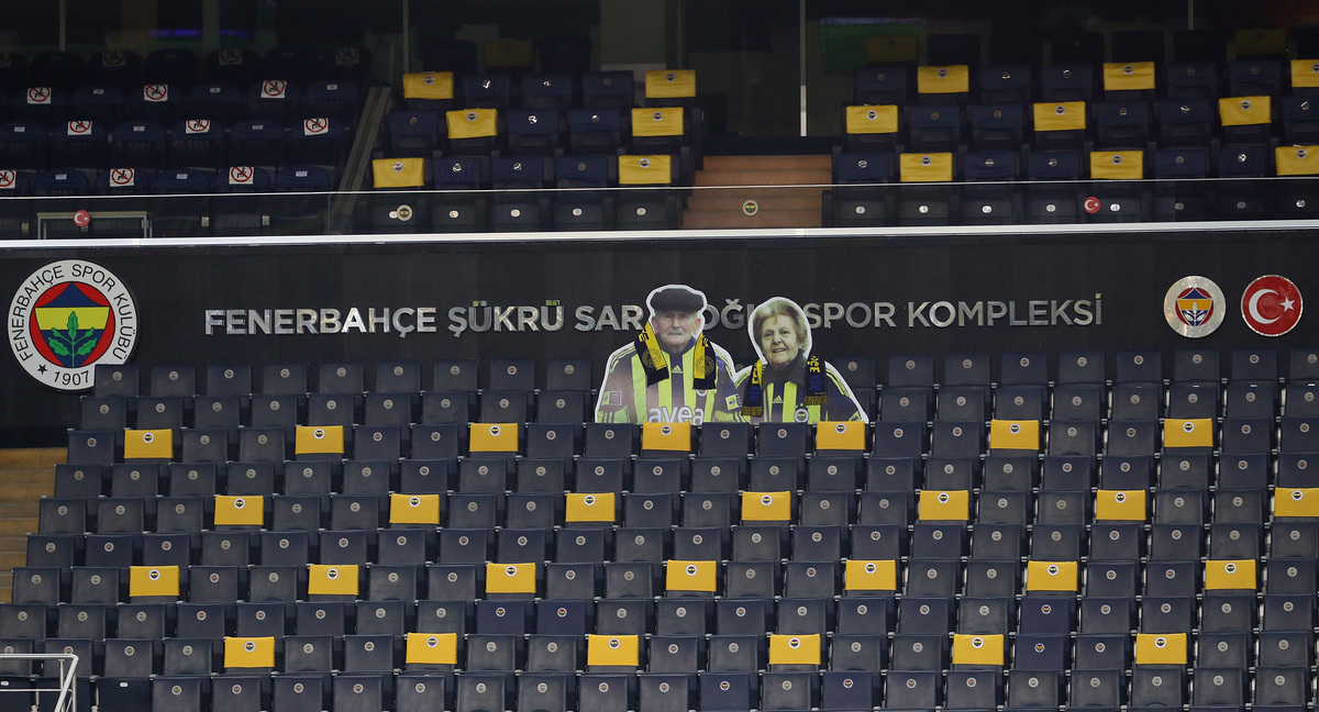 Homenaje a los abuelitos aficionados del Fenerbahce (Twitter)