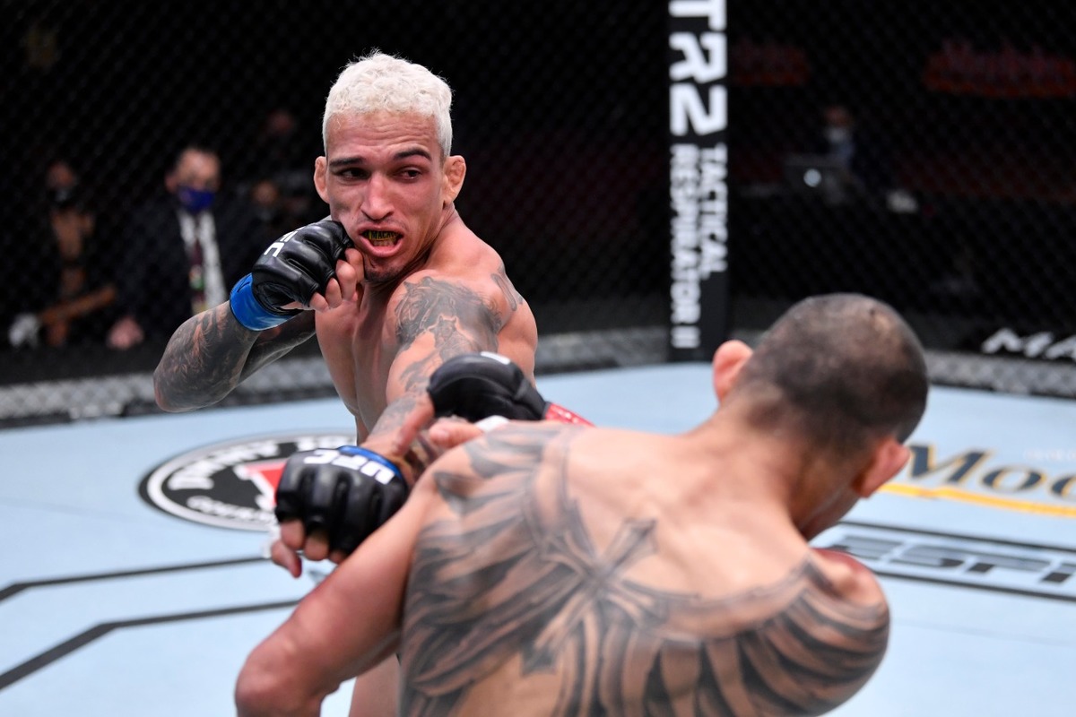 De Oliveira domina a Ferguson en el UFC 256 (Carlos Contreras Legaspi)