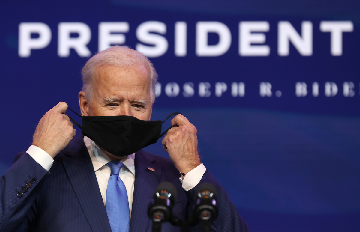 Joe Biden usando cubrebocas. Foto: Getty Images
