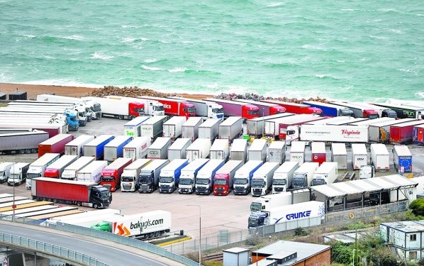 La logística de puertos comerciales se ha visto rebasada. HENRY NICHOLLS/Reuters