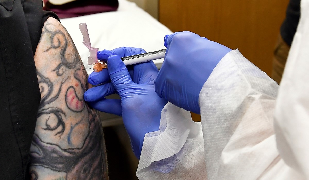 La FDA confirmó la eficacia de la vacuna anticovid desarrollada por Moderna. | AP