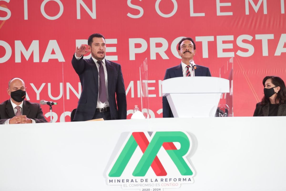 El gobernador del estado tomó protesta del presidente municipal de Mineral de la Reforma, Israel Félix. (Cortesía)
