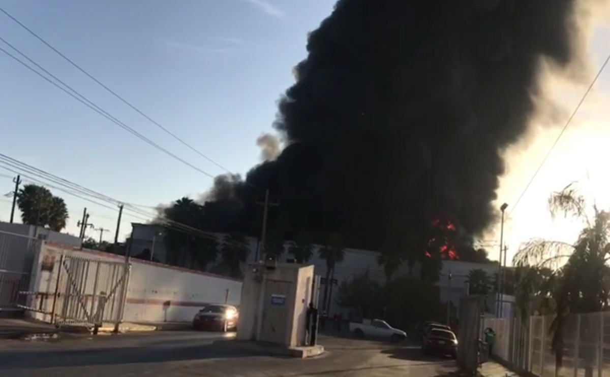 Incendio de maquiladora Dimer en Reynosa (Foto/Multimedios)