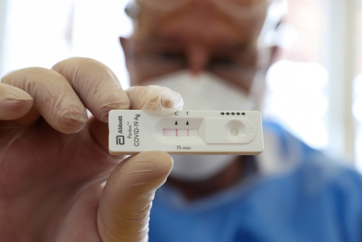 Las pruebas de antígeno para covid-19 dan resultados en menos de 15 minutos. (Reuters)