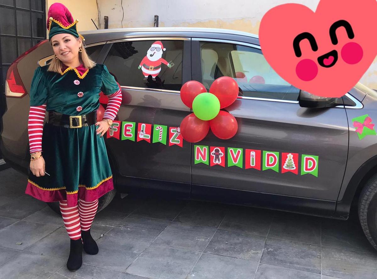 Maestra se viste de duende y lleva regalos a sus alumnos en Altamira
