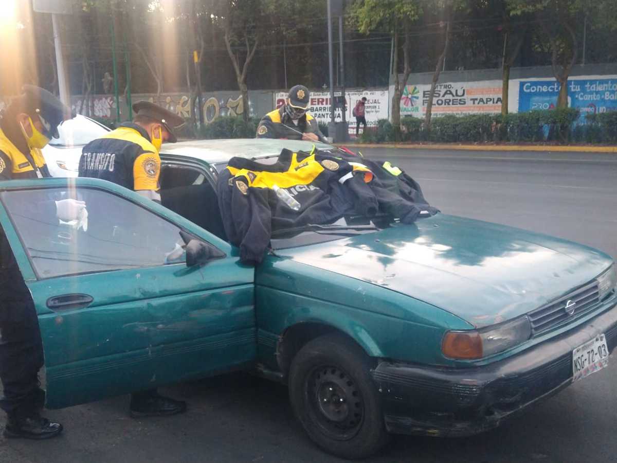 Policías de Tránsito ayudaron a la mujer, quien toda la noche buscó atención médica en hospitales de CdMx. (César Velázquez)