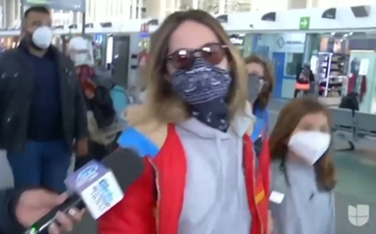 Camila Sodi agrede a reportera. (Captura)