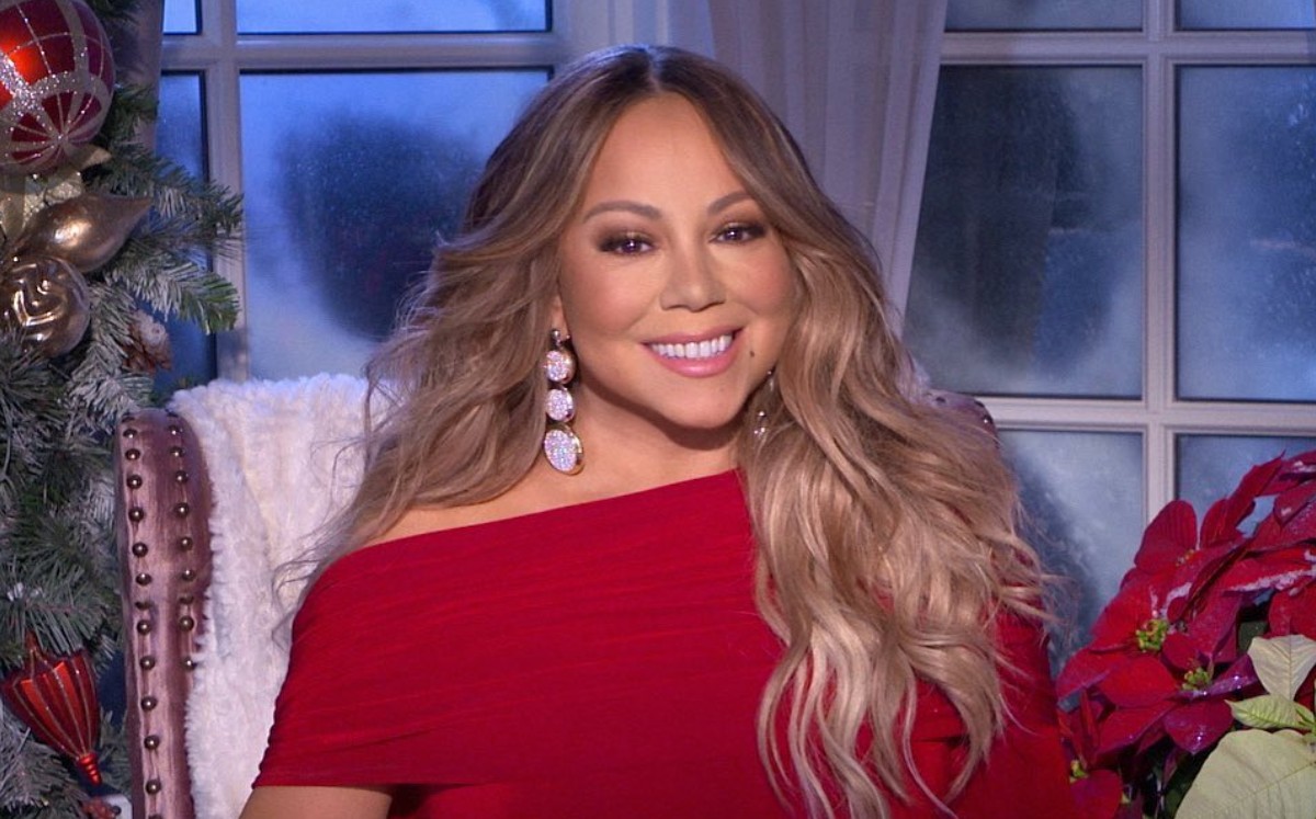Fans adornan árbol con muñeca de Mariah Carey (Instagram: