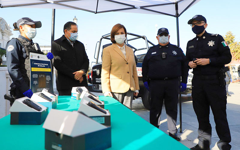 En Guadalupe, entregaron 400 cámaras de solapa a sus policías. (Especial)
