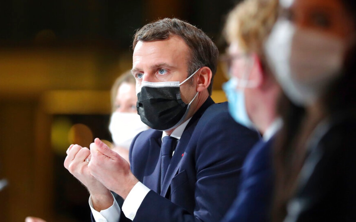 Presidente francés Emmanuel Macron positivo por coronavirus .( AP)