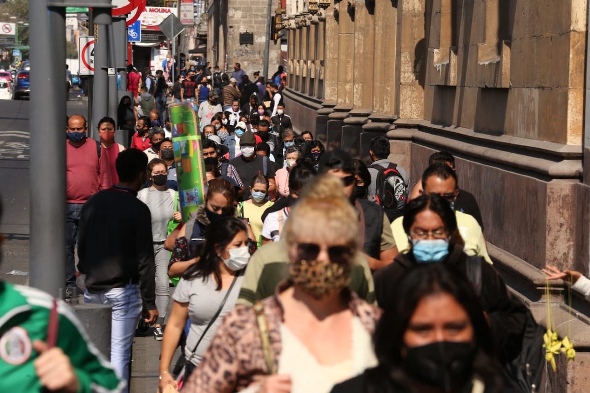 Bolsas, cajas y cubrebocas inundaron el panorama en la CdMx. (Octavio Hoyos)