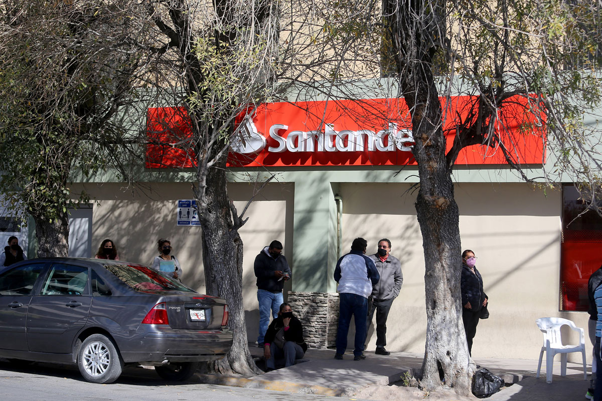 Desde el 1 de diciembre se ha montado un operativo especial que incluye la instalación casi permanente en bancos. (Rolando Riestra)