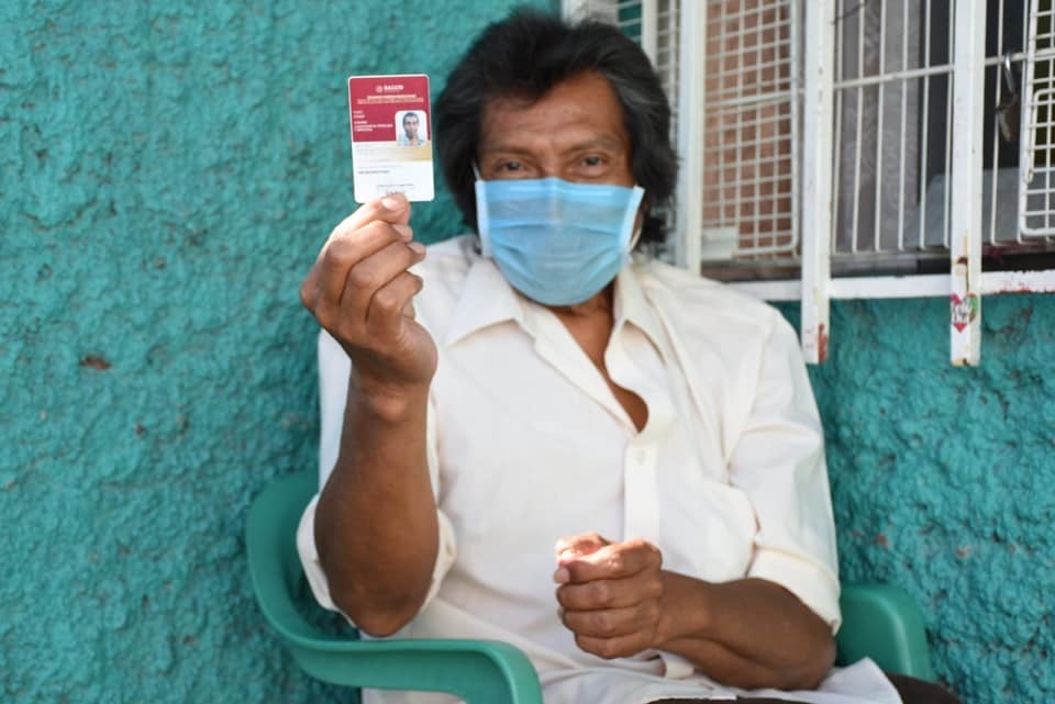 Entrega DIF León mil 396 credenciales a personas con discapacidad en 2020