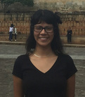 Vivió toda su infancia con su abuela bajo la sombra de los mezquites y los nogales. Estudió Letras<span style="font-family: var(--font-open-sans5);">Hispánicas en la UAM. En 2017&nbsp;</span><span style="font-family: var(--font-open-sans5);">publicó su pr