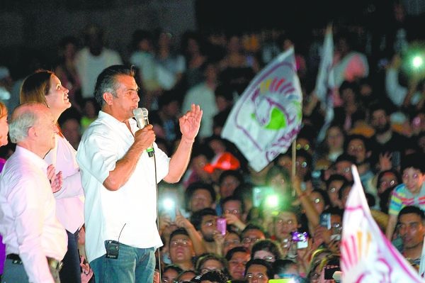 Era la primera vez que un candidato sin partido se declaraba ganador. ARCHIVO