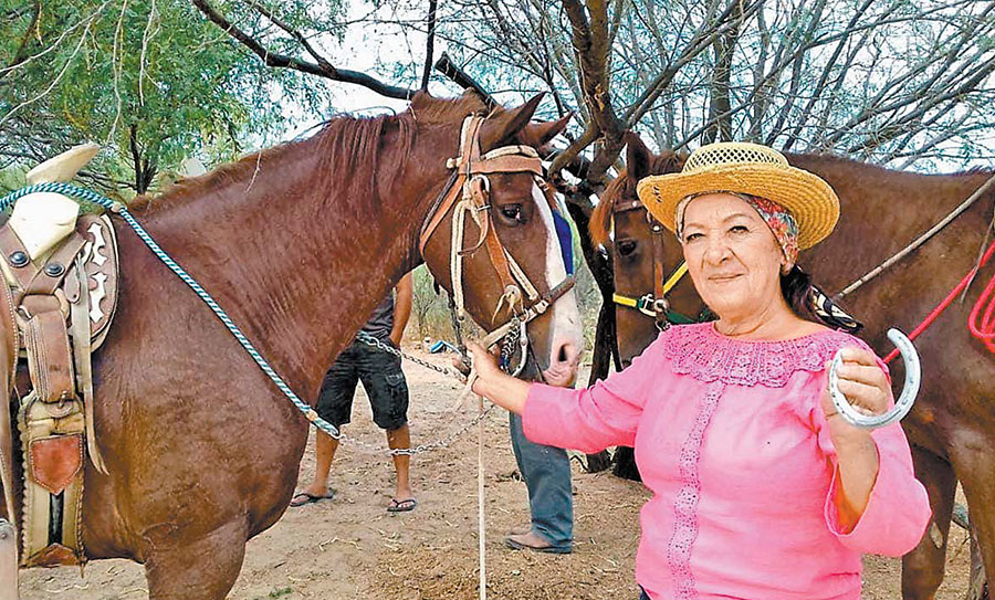 La funcionaria también dedica su tiempo libre a sembrar hortalizas orgánicas. (Especial)
