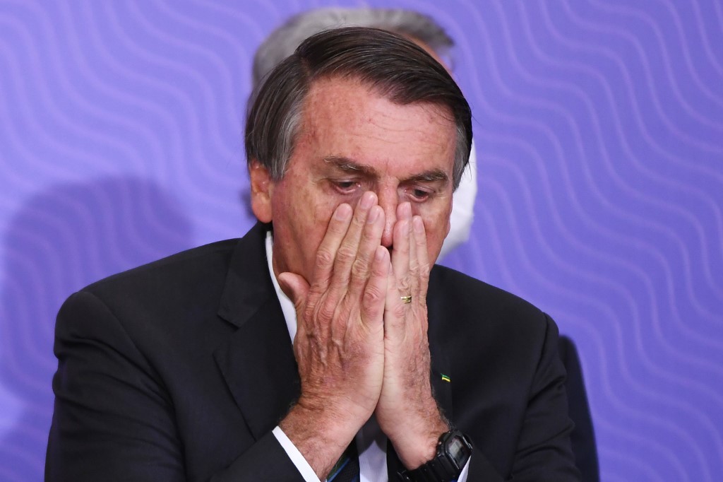 Jair Bolsonaro ha sido criticado por su manejo de la pandemia en Brasil. (AFP)