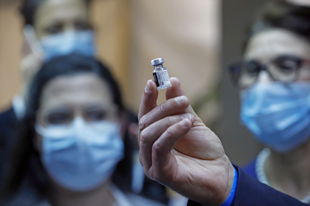 La vacuna de Pfizer y BioNtech ya empezó a aplicarse en la población. (AFP)