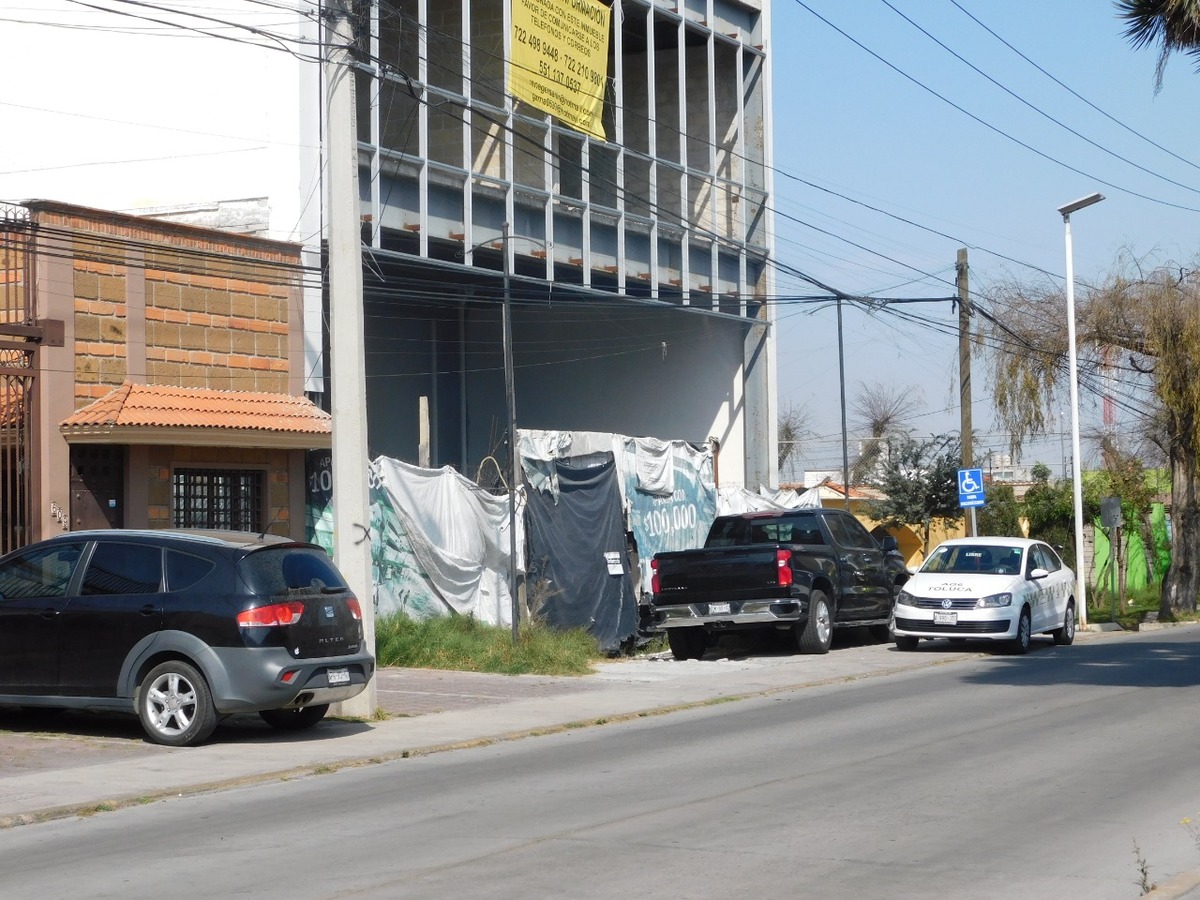 El edificio permanece en obra negra. (Especial)