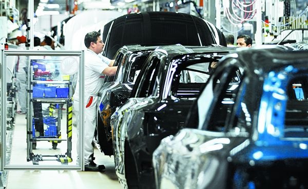La industria genera plazas a 828 mil personas en el país. Jorge González