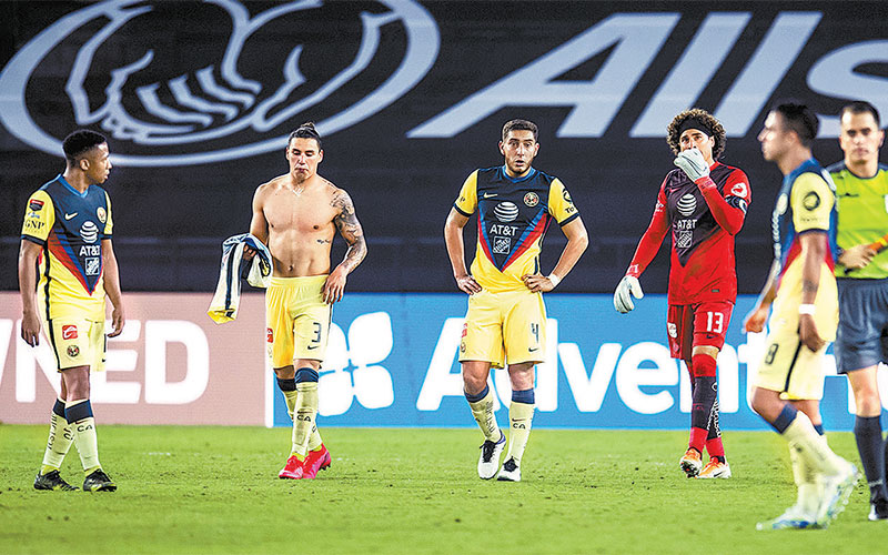 Los jugadores de América, al final del partido con el LAFC. (MEXSPORT)