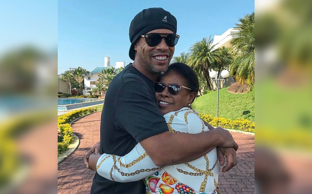 Ronaldinho junto a su madre Miguelina (Instagram @ronaldinho)