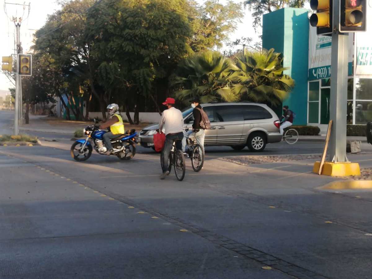 Ciclistas arriesgan la vida en León