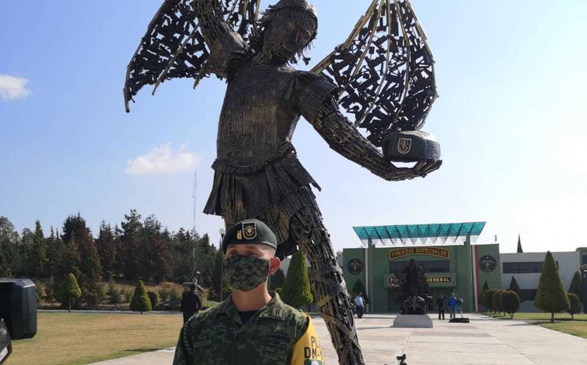 Ejército honra con 4 esculturas 30 años de las Fuerzas Especiales