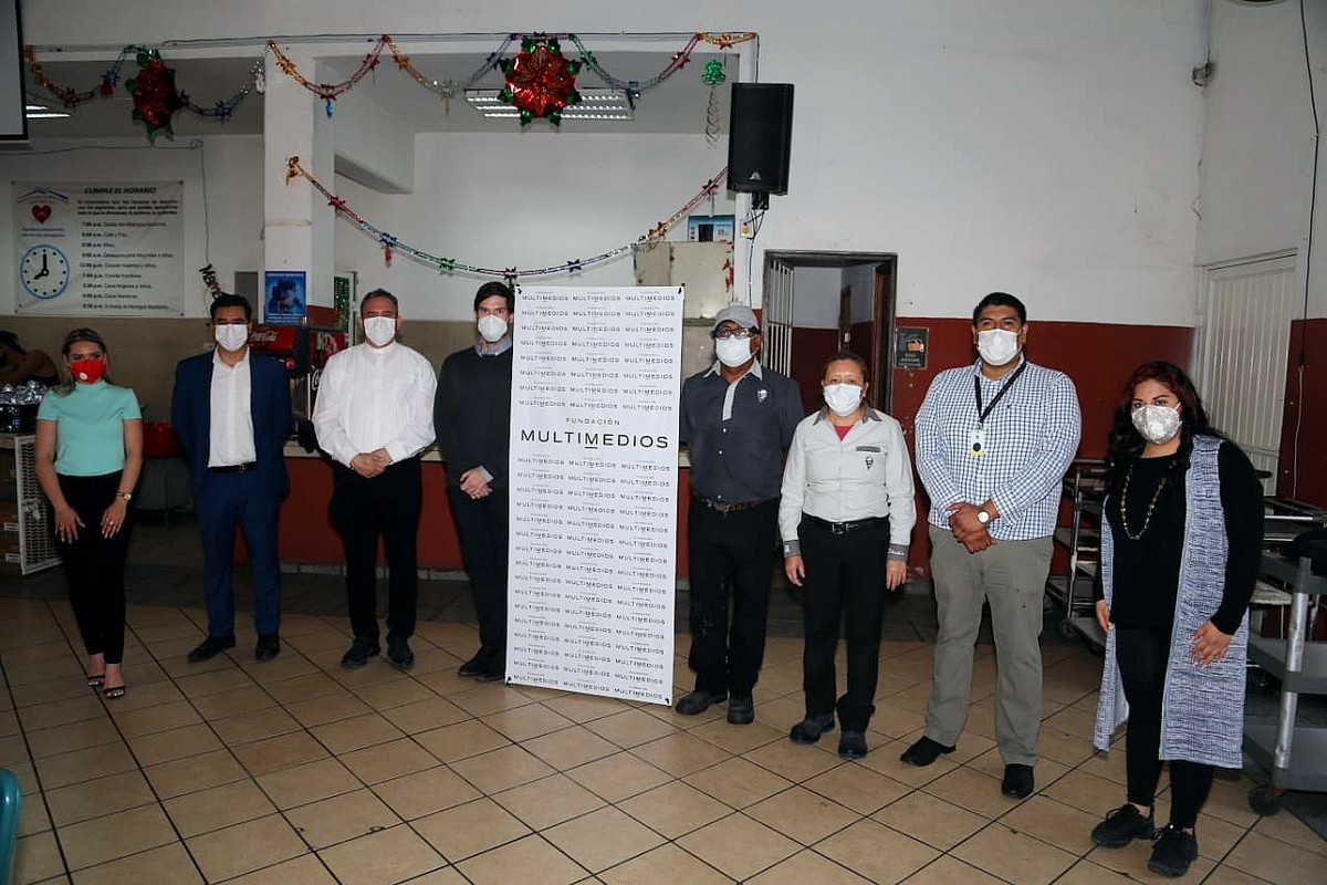 Fundación Multimedios y KFC donan 300 cajas con comida a Casa INDI. Foto: Jorge López.