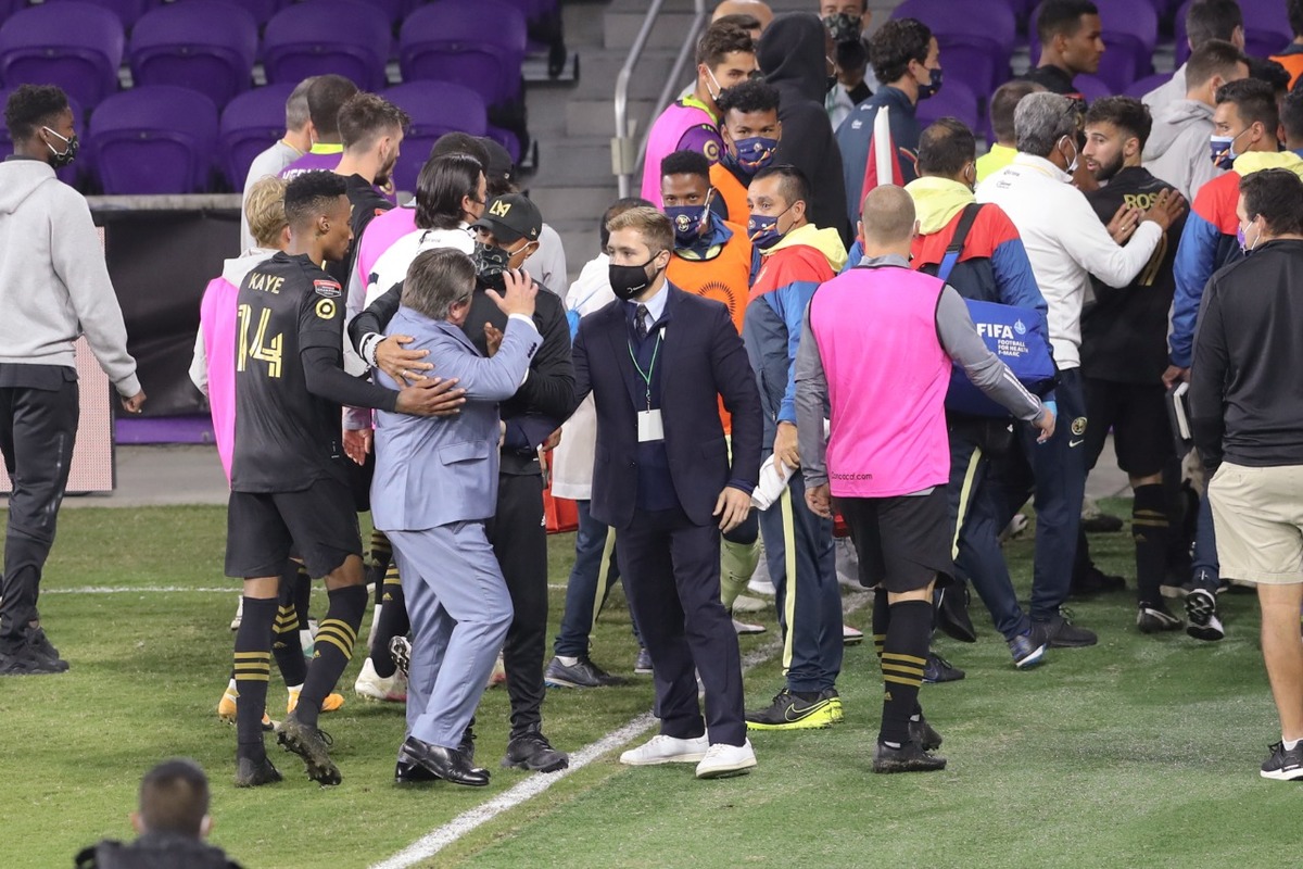 Pelea entre LAFC Y América en Concachampions (AFP)