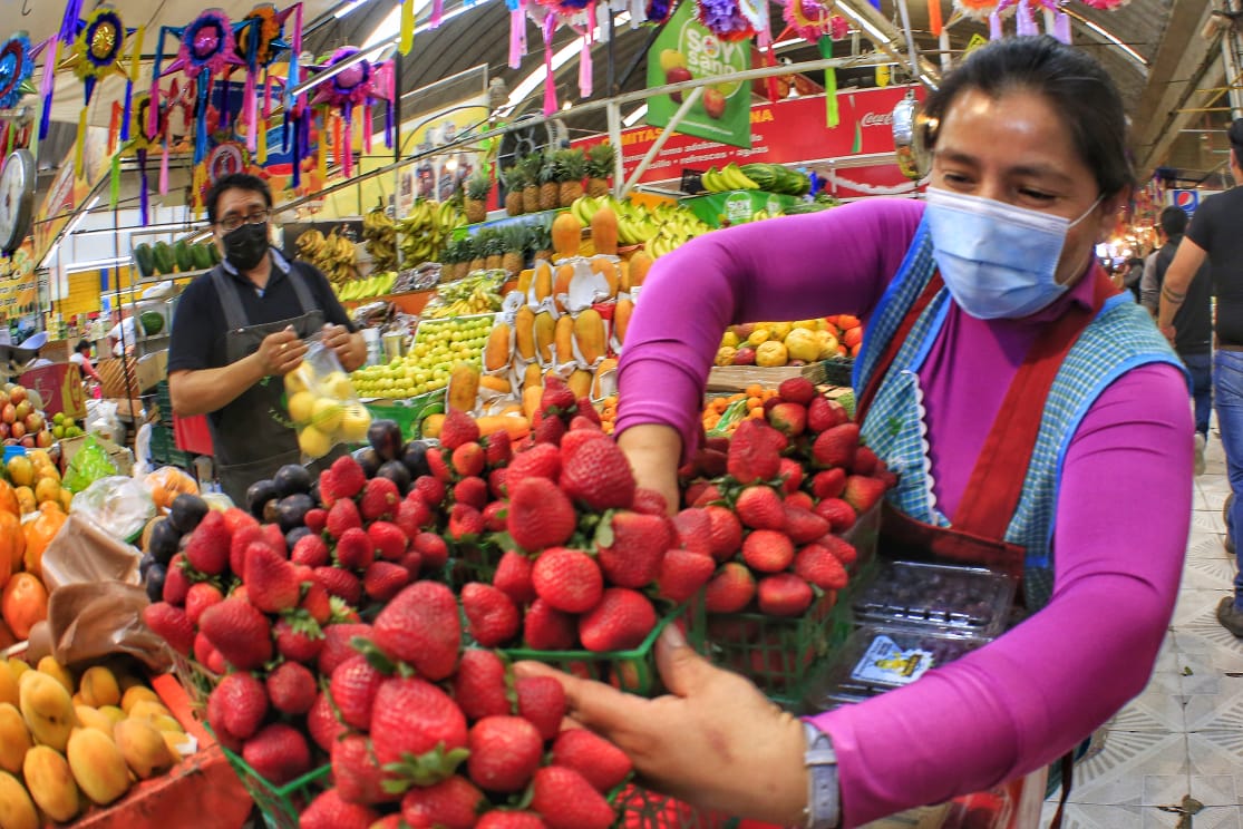 Capitalinos acudieron a los mercados municipales. (Andrés Lobato)