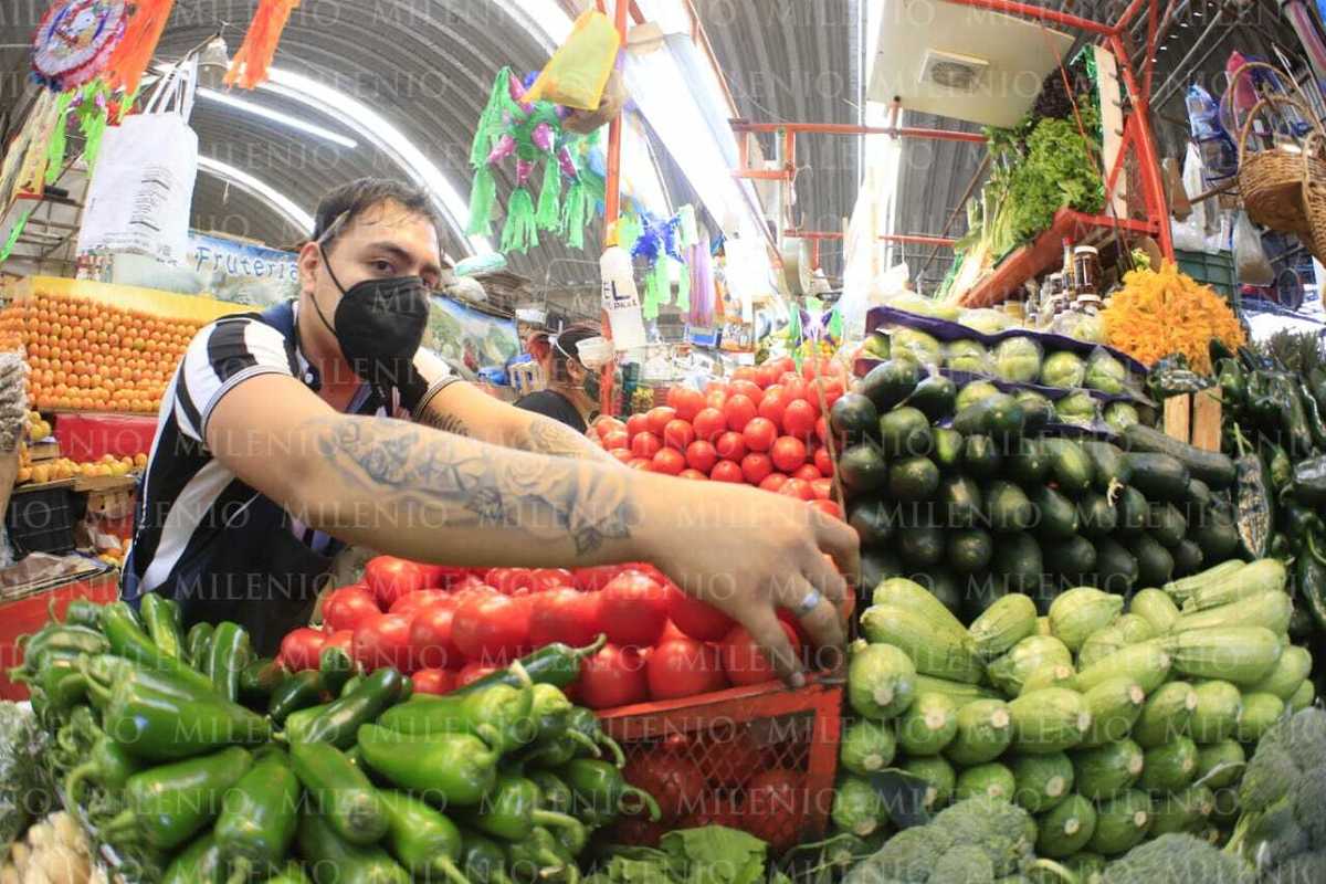 Capitalinos acudieron a los mercados municipales. (Andrés Lobato)