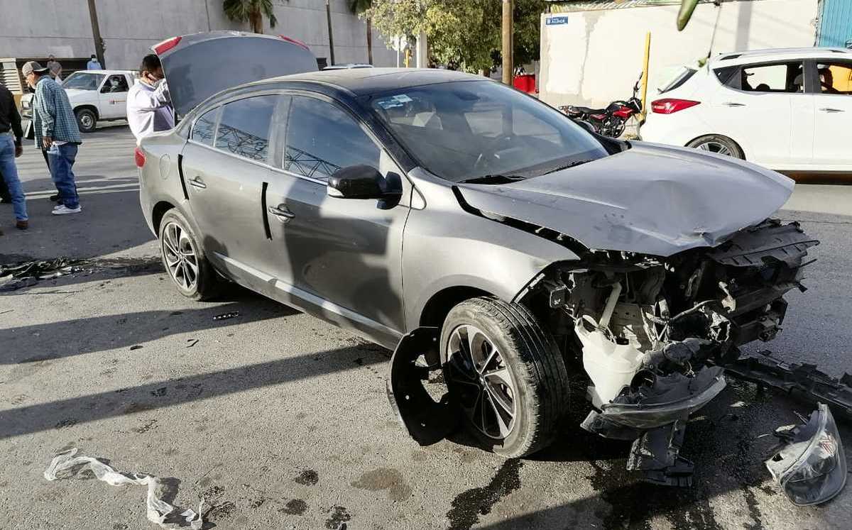 En Torreón, auto se pasa el alto y provoca choque contra taxi- Grupo ...