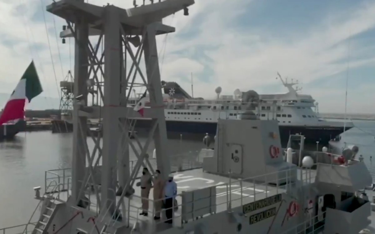 En esta fecha el personal naval refrenda su compromiso para servir a México, explica el video. (Captura)