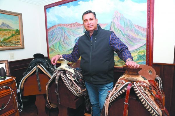 El líder de los diputados priistas dijo que en su vida personal no se ve haciendo algo que no esté relacionado con los caballos. Jorge López