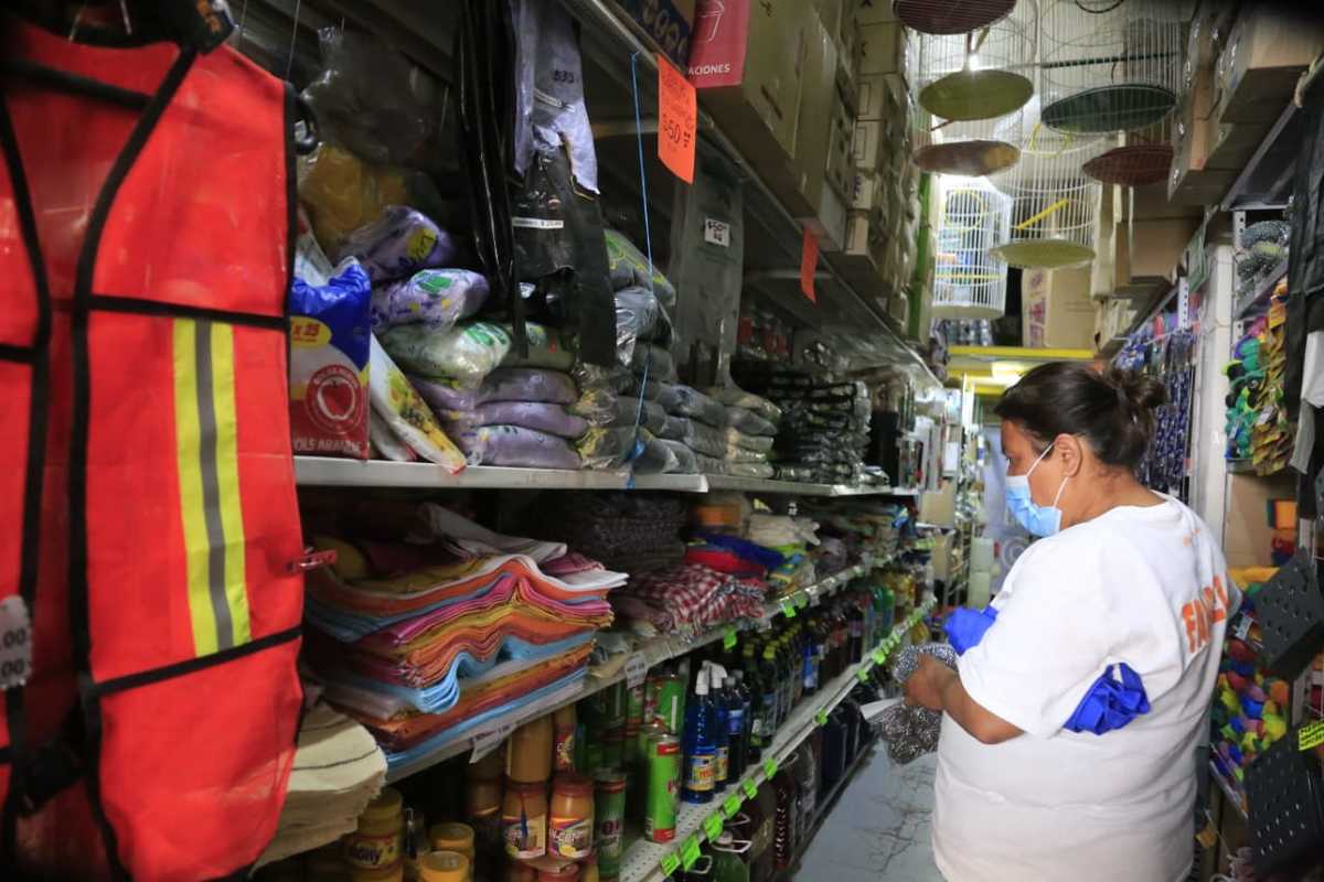 Bajan hasta un 50% ventas de sanitizante y gel. (Andrés Lobato)