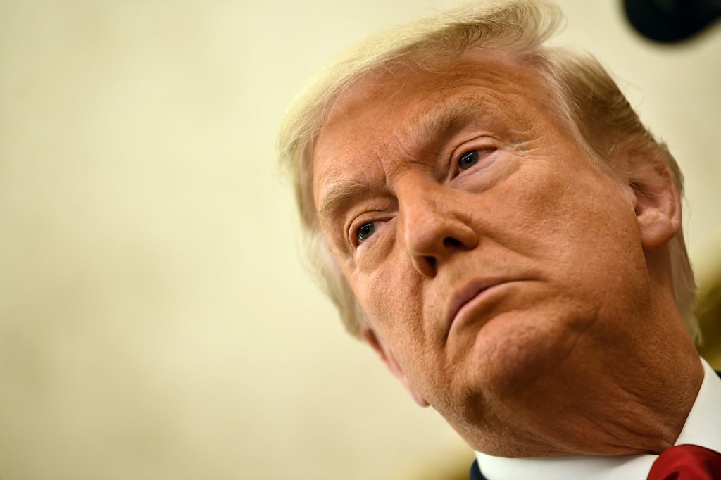 Donald Trump se había negado firmar el paquete de ayuda para la pandemia de covid-19 en Estados Unidos. (AP)
