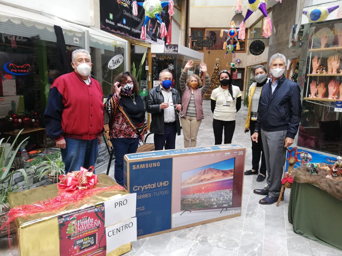 Rifa de la Gran Venta Navideña que realizó el grupo Procentro. (Elizabeth Hernández)