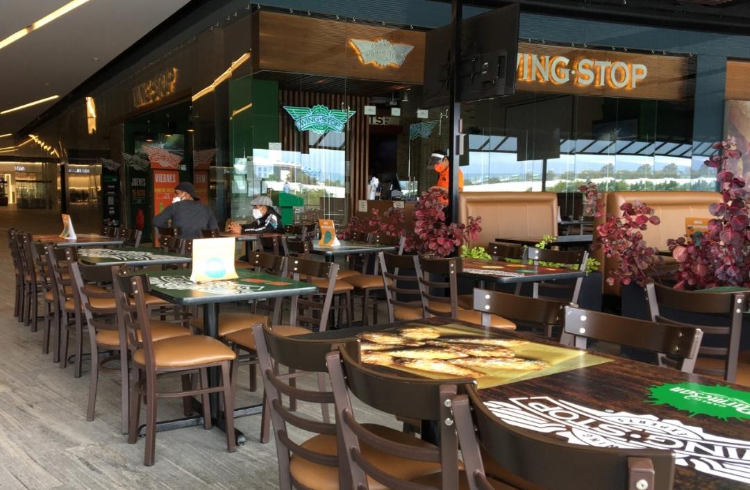 Brindan servicio comercios y restaurantes. (Agencia Enfoque)