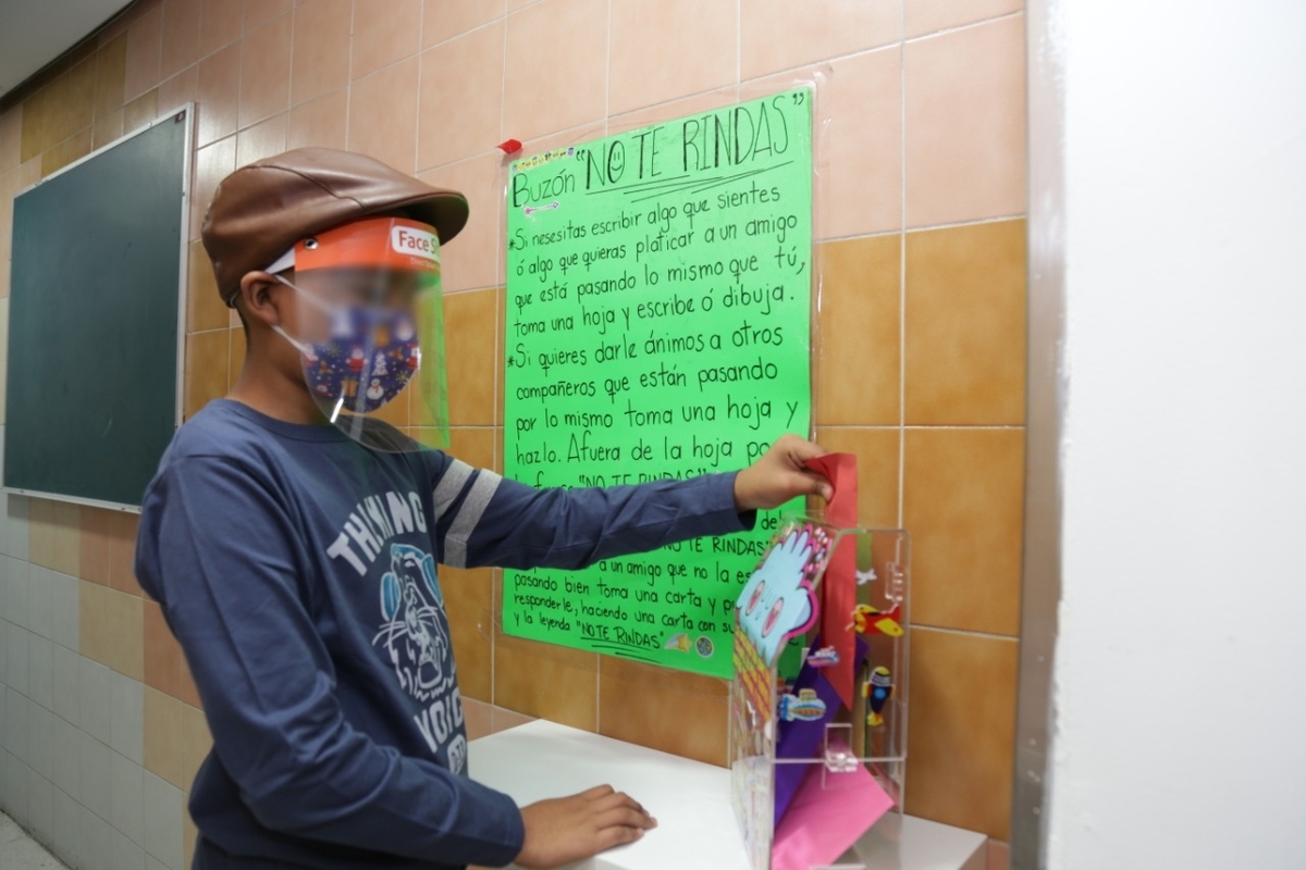 Con el buzón, los niños se comunican y se dan ánimos para enfrentar el cáncer. (IMSS)