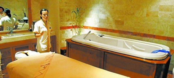 Miles trabajan en spas de los grandes hoteles ubicados en destinos de playa y de ciudad. Octavio Hoyos