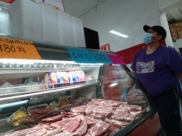 En algunos negocios ya subieron el precio de los cortes ante la demanda. CAROLINA LEÓN
