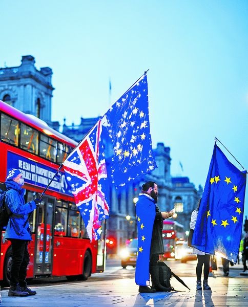 Protesta frente al parlamento británico por la salida del Reino Unido de la UE. Reuters