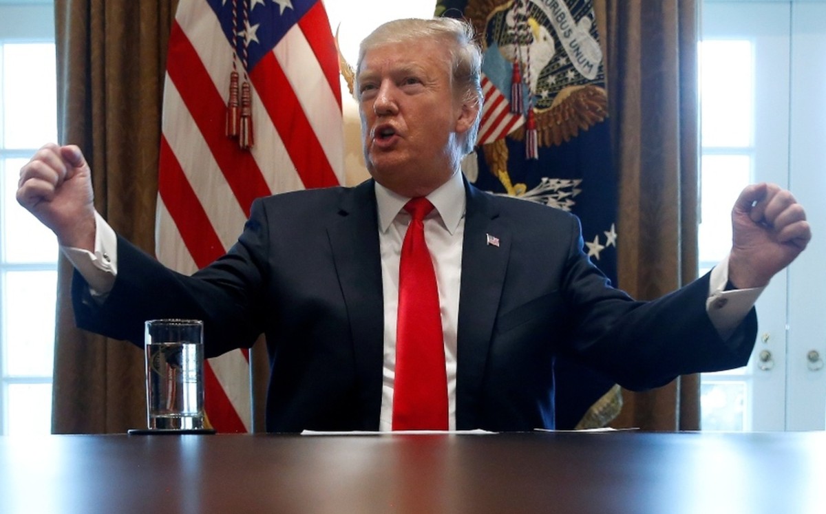 Diputados votan por anular veto de Trump