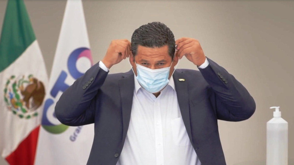 Hospitalizan a gobernador de Guanajuato por coronavirus; está estable